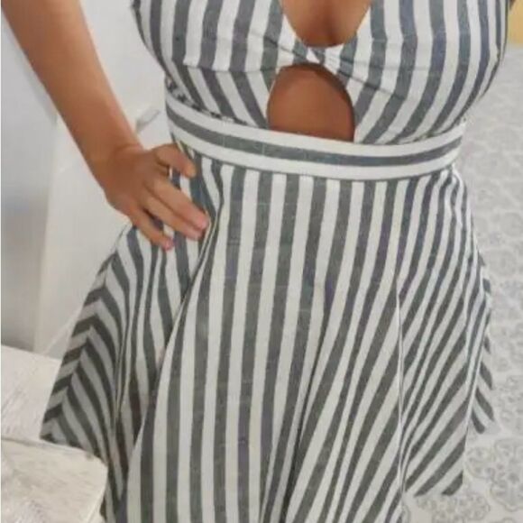 LAFUL Blue and White Twisted Tied Plunging dress Size 8 - Picture 15 of 16